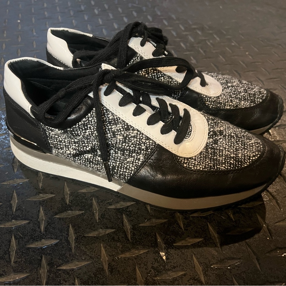 Women’s Michael Kors Fashion Sneaker size 9